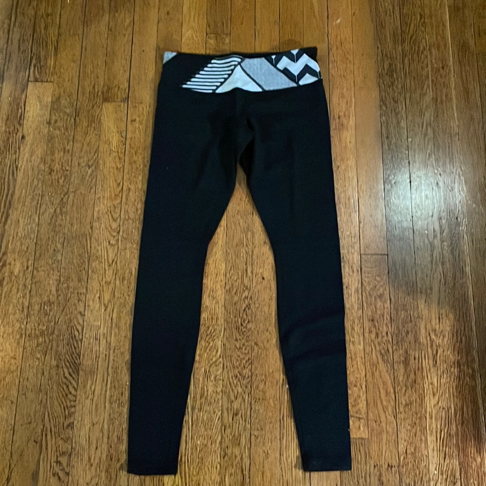 Retro Lululemon Black & White Waistband Leggings
